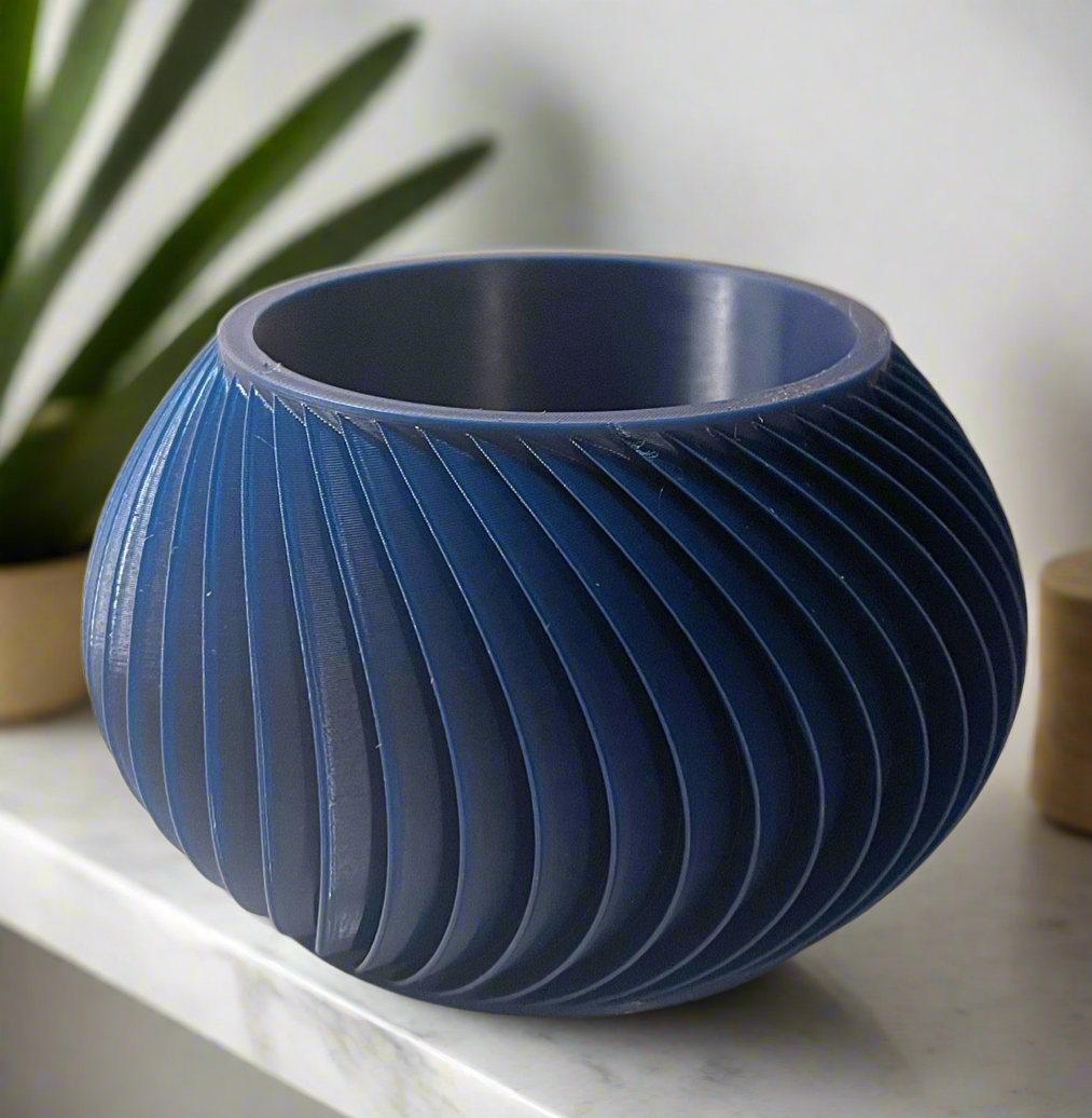 Twist & Thrive Planter with Drip Tray Stand