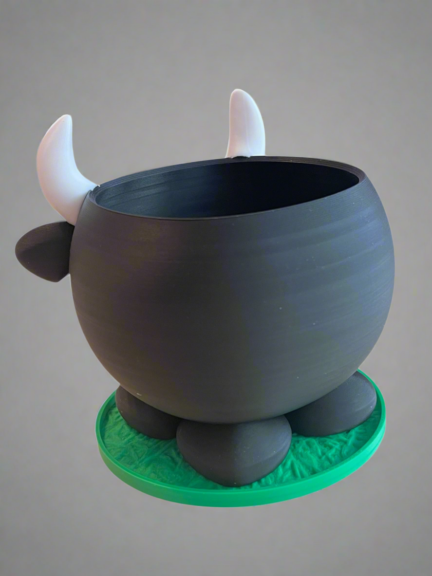 Bull Planter with Drip Tray