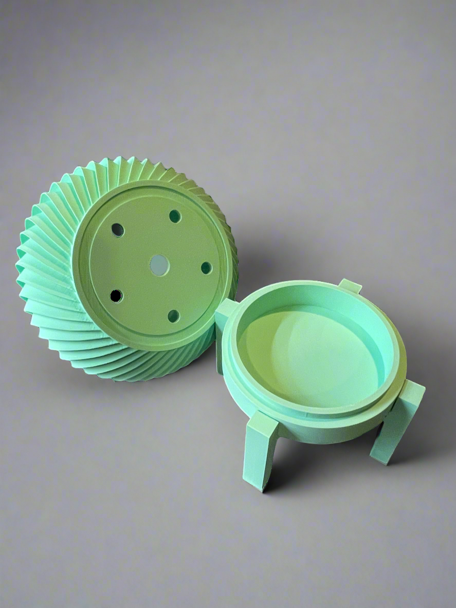 Twist & Thrive Planter with Drip Tray Stand