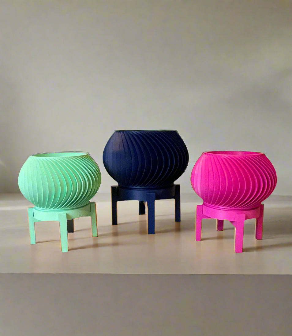 Twist & Thrive Planter with Drip Tray Stand