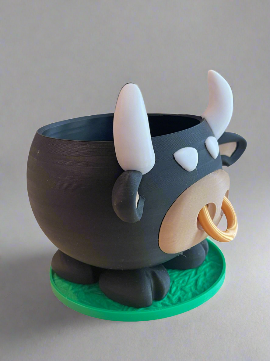 Bull Planter with Drip Tray